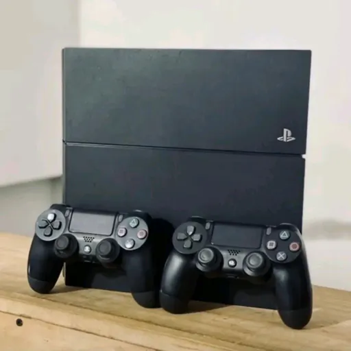 PlayStation 4 Phat + 2 Controllers