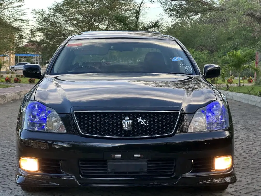 Black Toyota Crown Athlete GRS 180