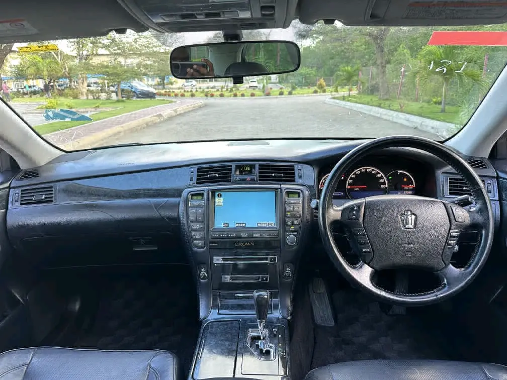 Black Toyota Crown Athlete GRS 180 thumbnail 6