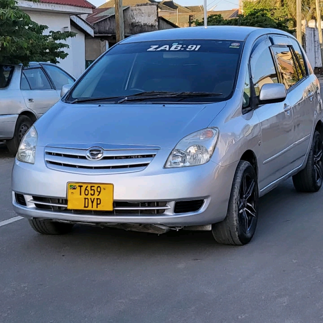 Silver Toyota Spacio 2003 Full AC thumbnail 2