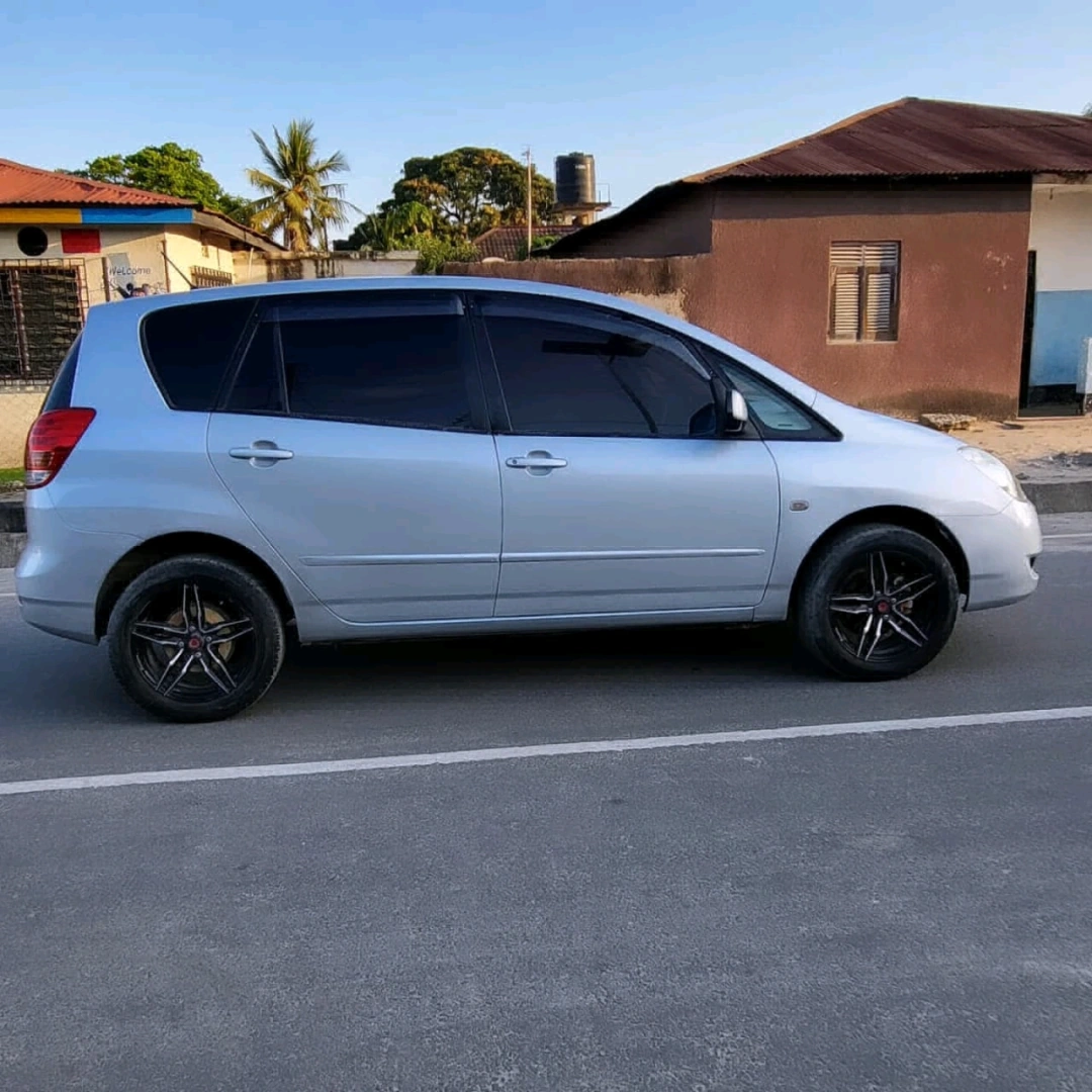 Silver Toyota Spacio 2003 Full AC thumbnail 4