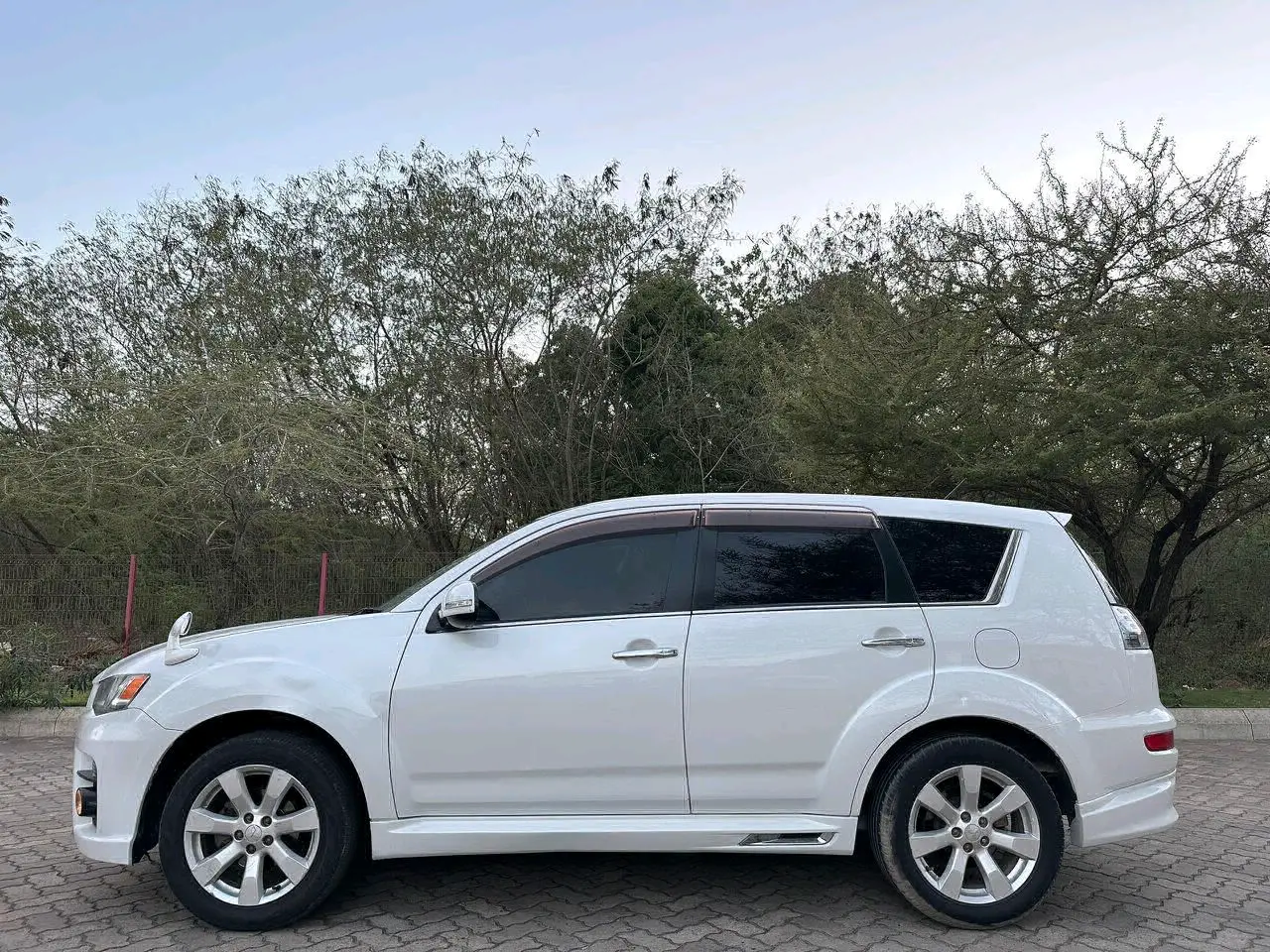 Mitsubishi Outlander 2010 For Sale thumbnail 4