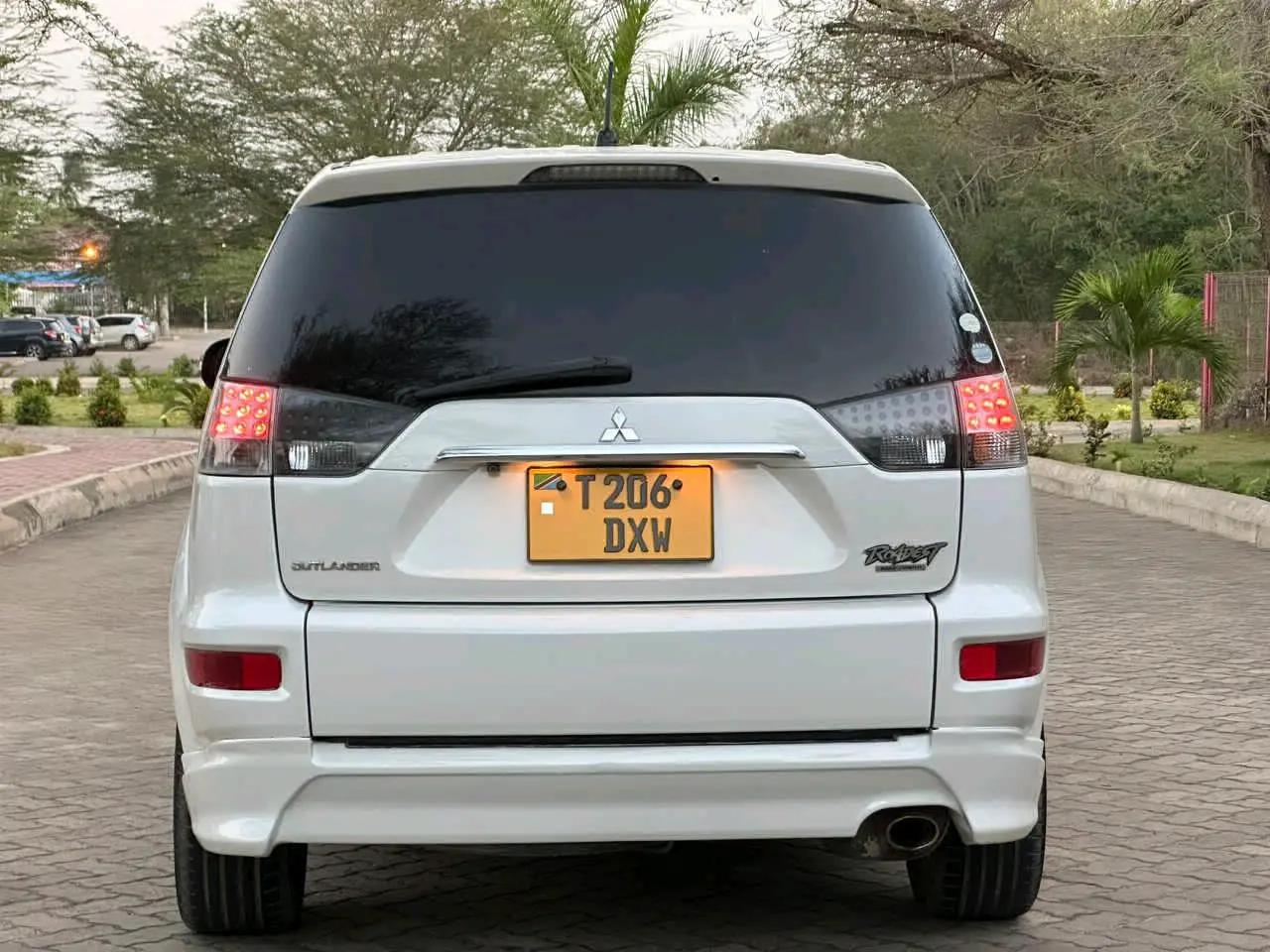 Mitsubishi Outlander 2010 For Sale thumbnail 5