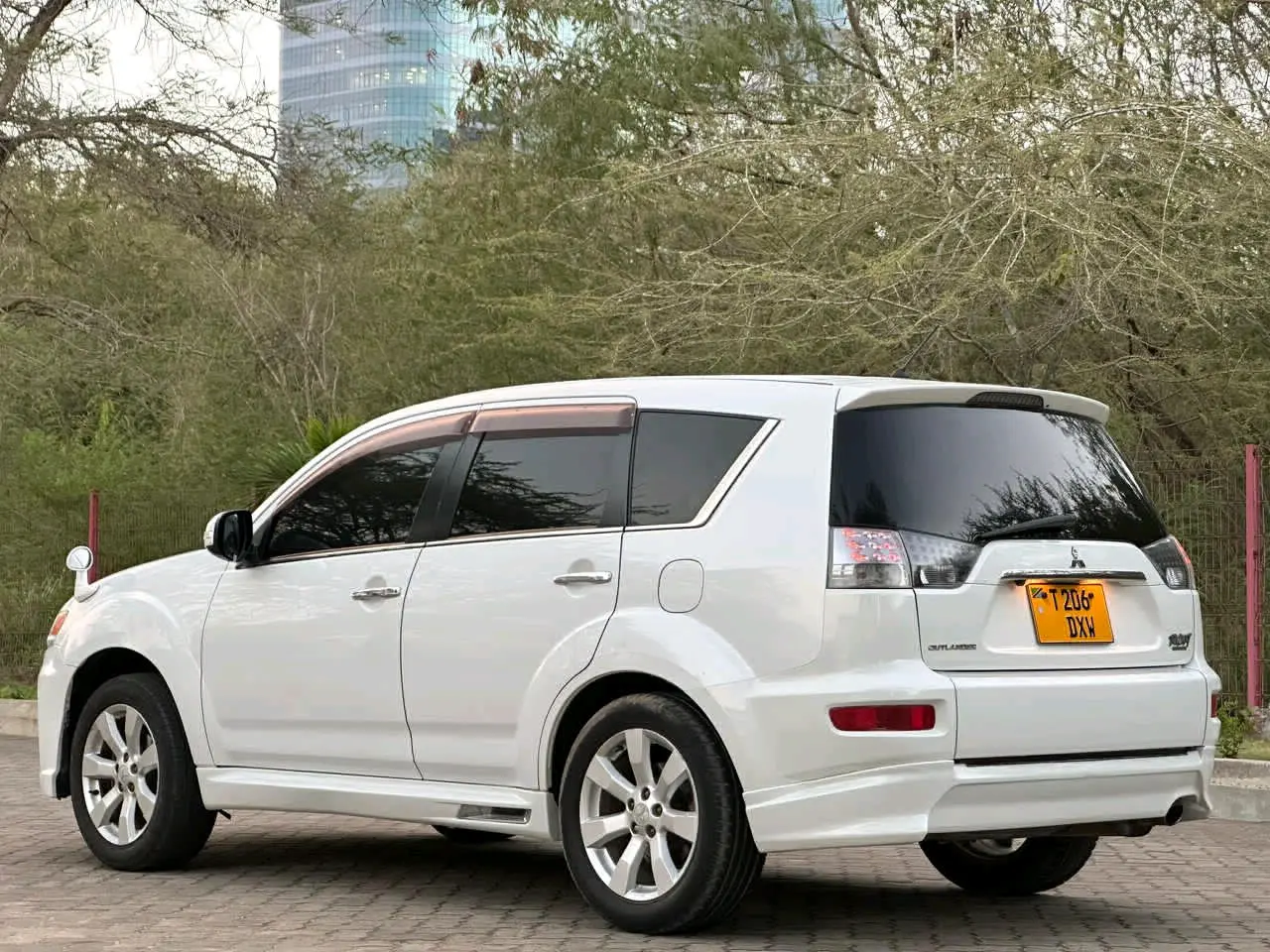 Mitsubishi Outlander 2010 For Sale thumbnail 6