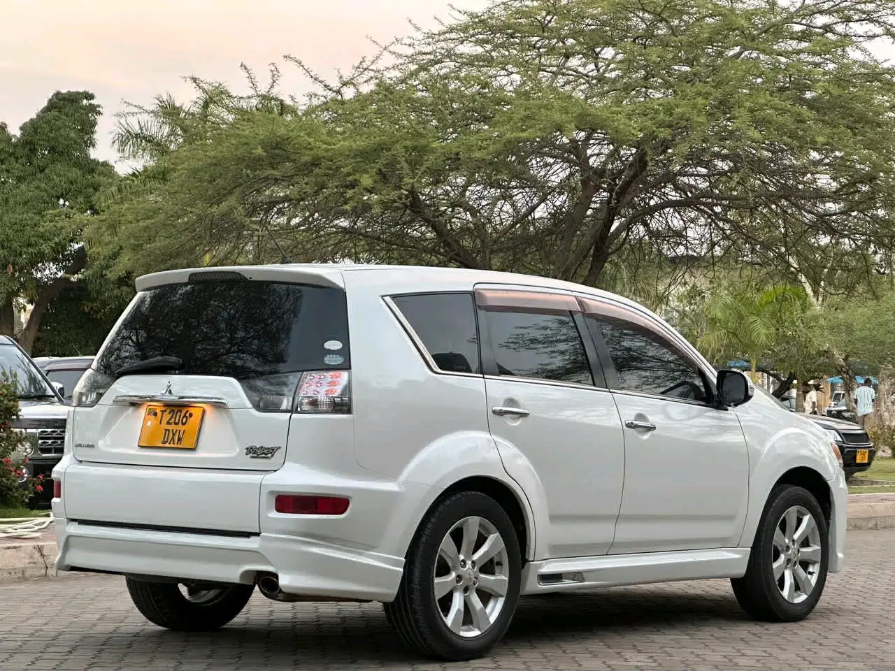 Mitsubishi Outlander 2010 For Sale thumbnail 7