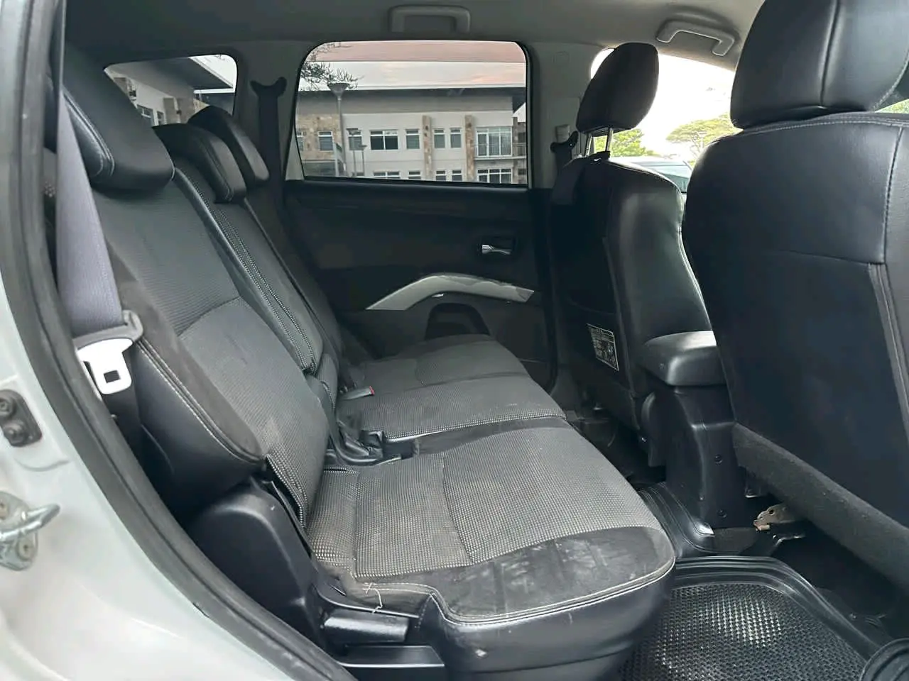 Mitsubishi Outlander 2010 For Sale thumbnail 8