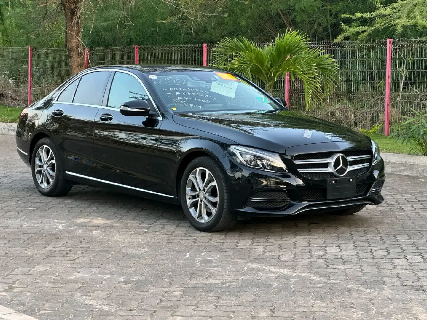 Mercedes Benz C200 2014/2015 Black thumbnail 4