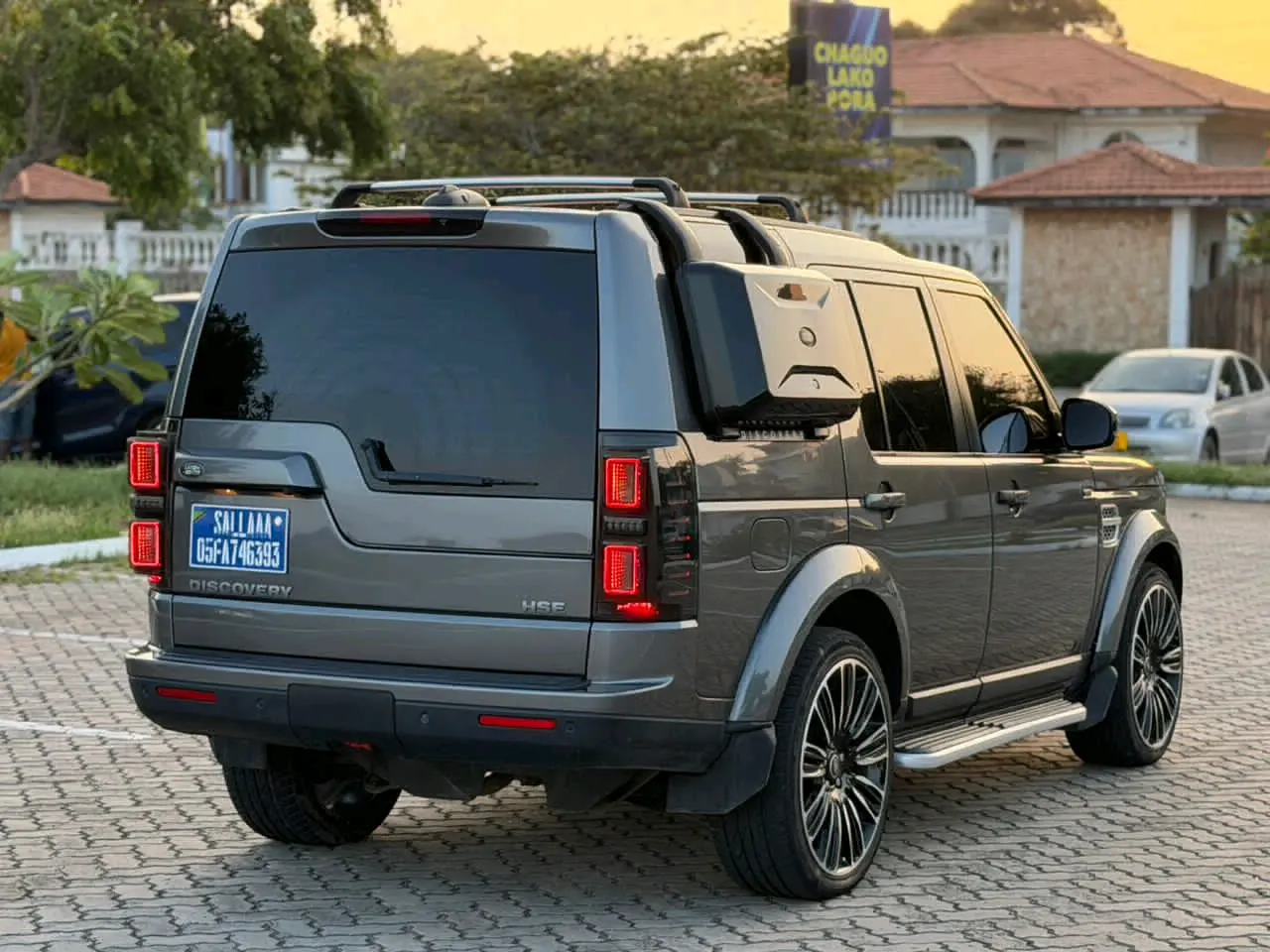 Land Rover Discovery 4 2015 Diesel (Very Clean) thumbnail 4