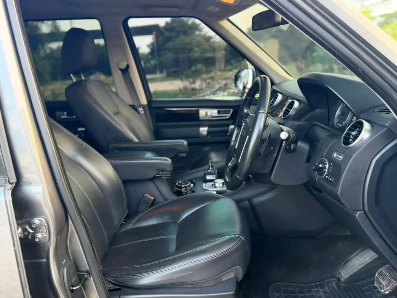 Land Rover Discovery 4 2015 Diesel (Very Clean) thumbnail 6
