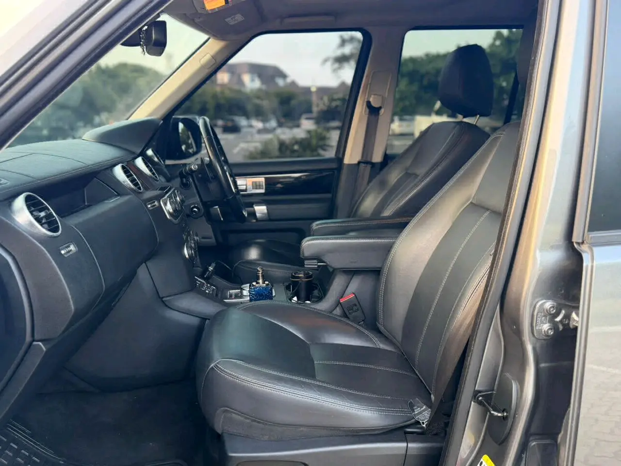 Land Rover Discovery 4 2015 Diesel (Very Clean) thumbnail 7