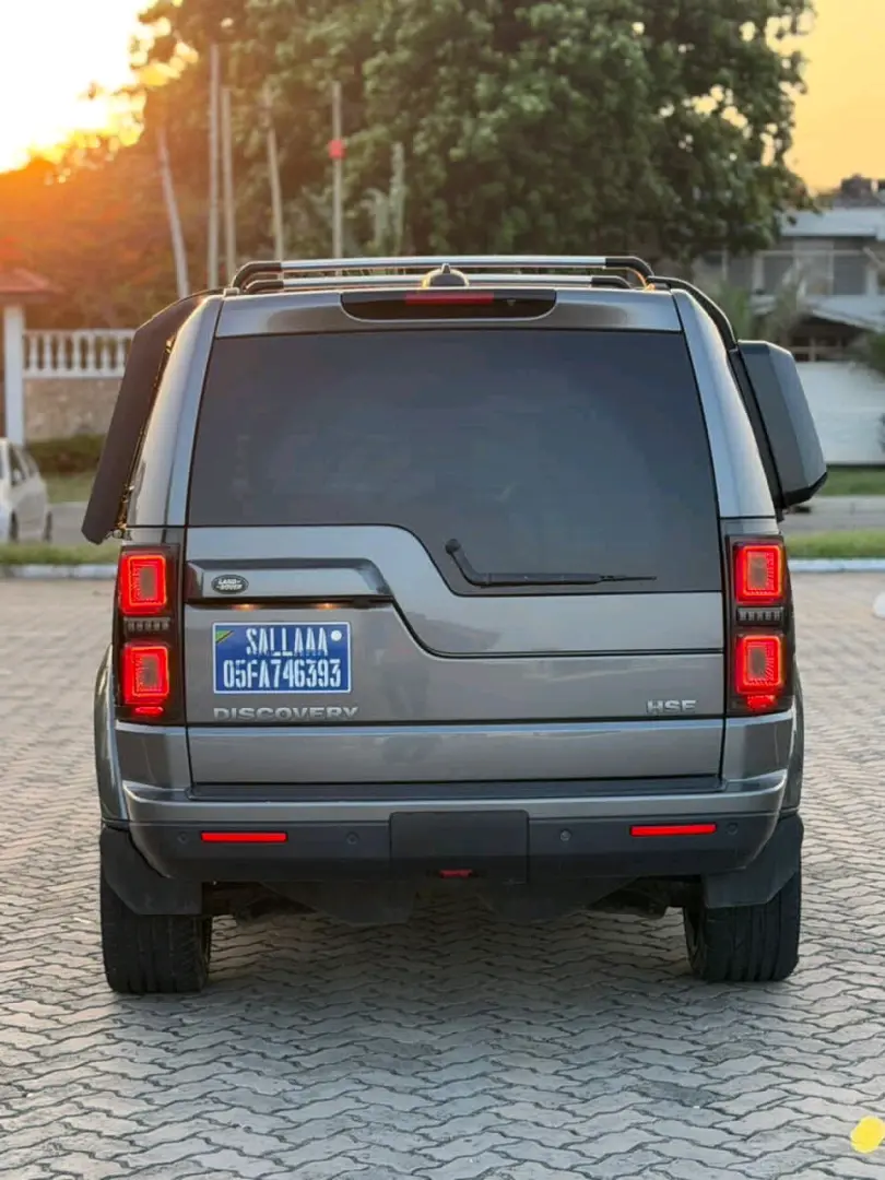 Land Rover Discovery 4 2015 Diesel (Very Clean) thumbnail 9