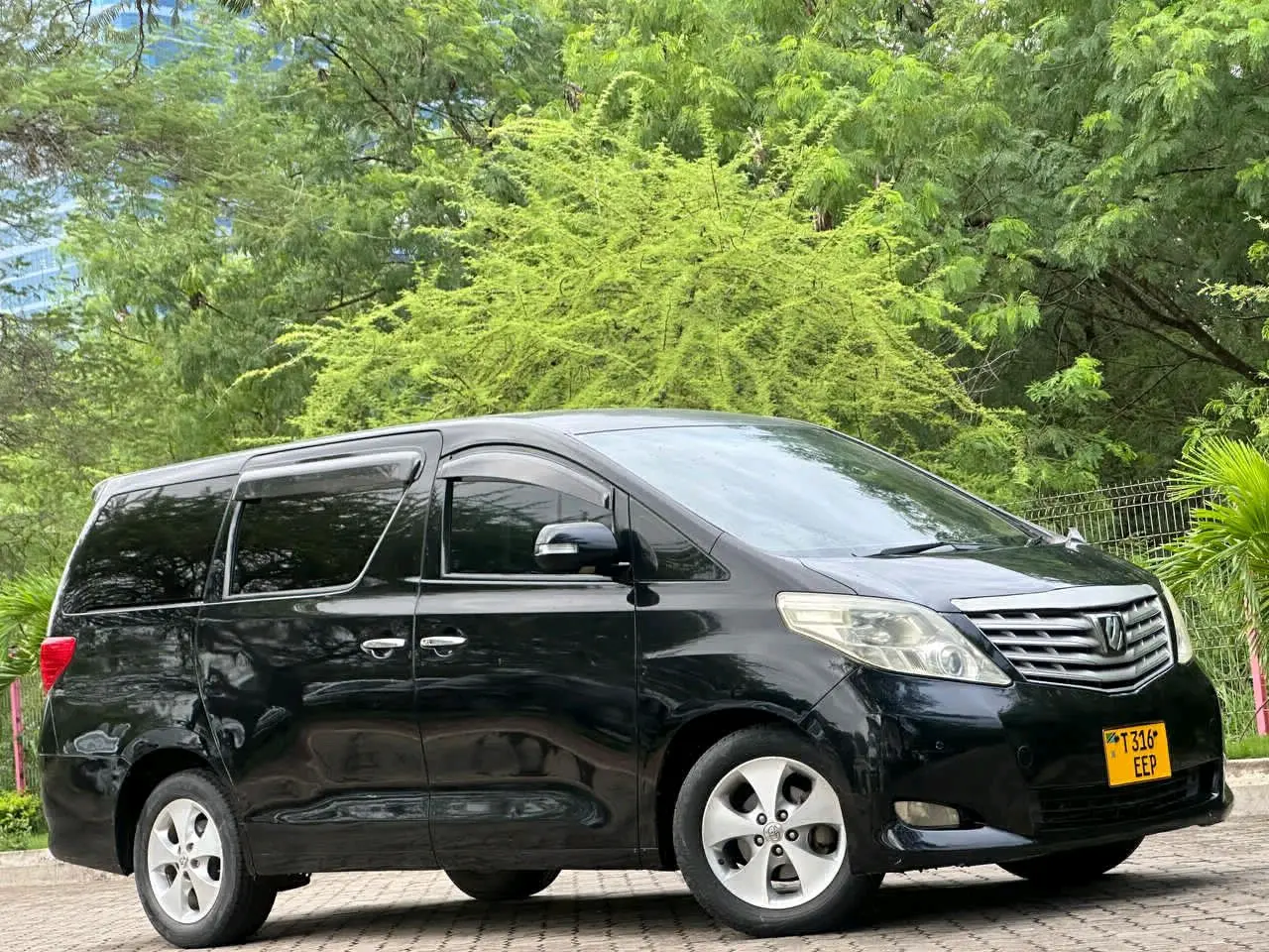 Toyota Alphard 2010 (EEP) thumbnail 3