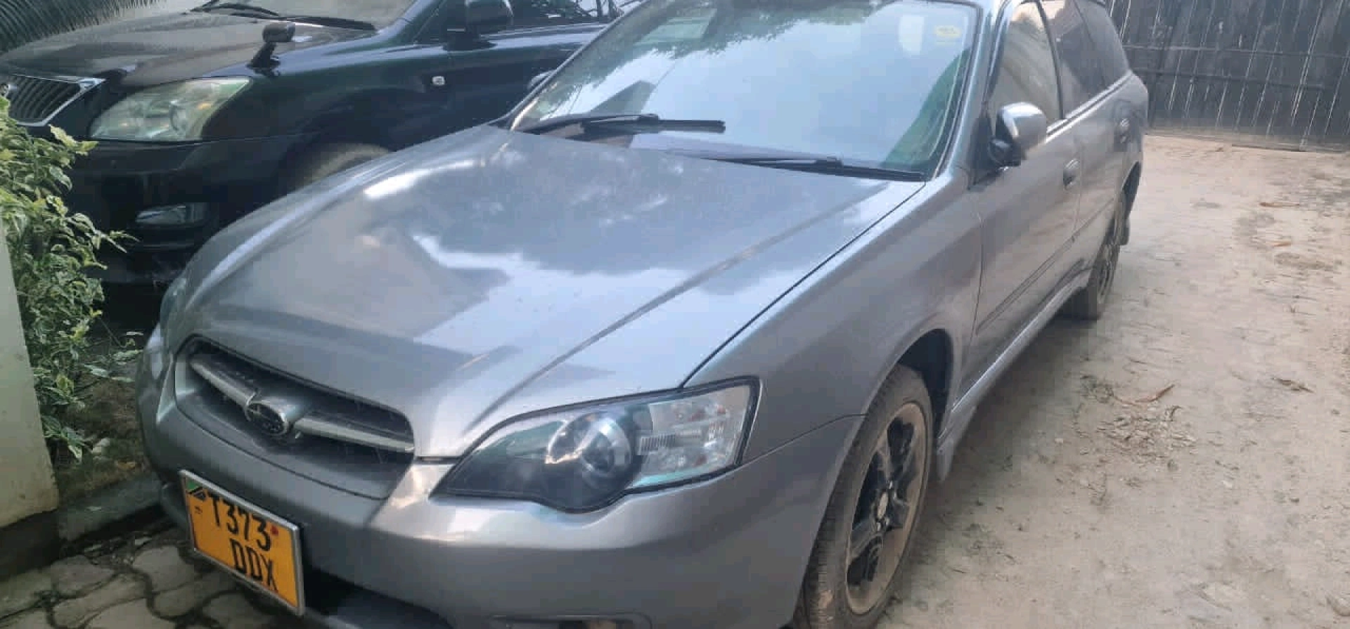 Grey Subaru Legacy Sedan T373 DDX thumbnail 4