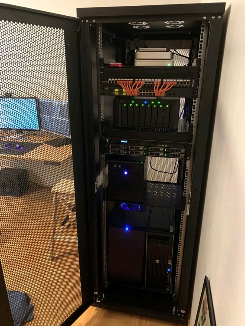 U27 Server Network Cabinet