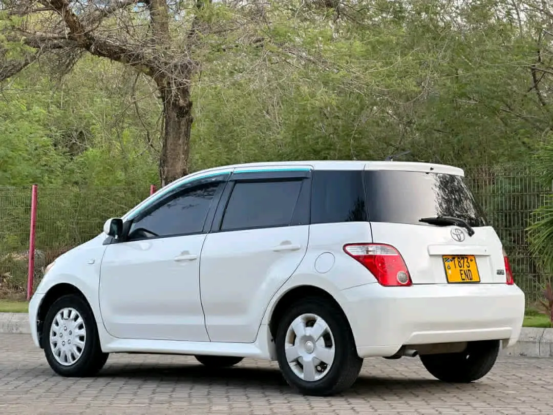 Toyota Ist 2007, White, 1490cc, 79,000 KM thumbnail 5