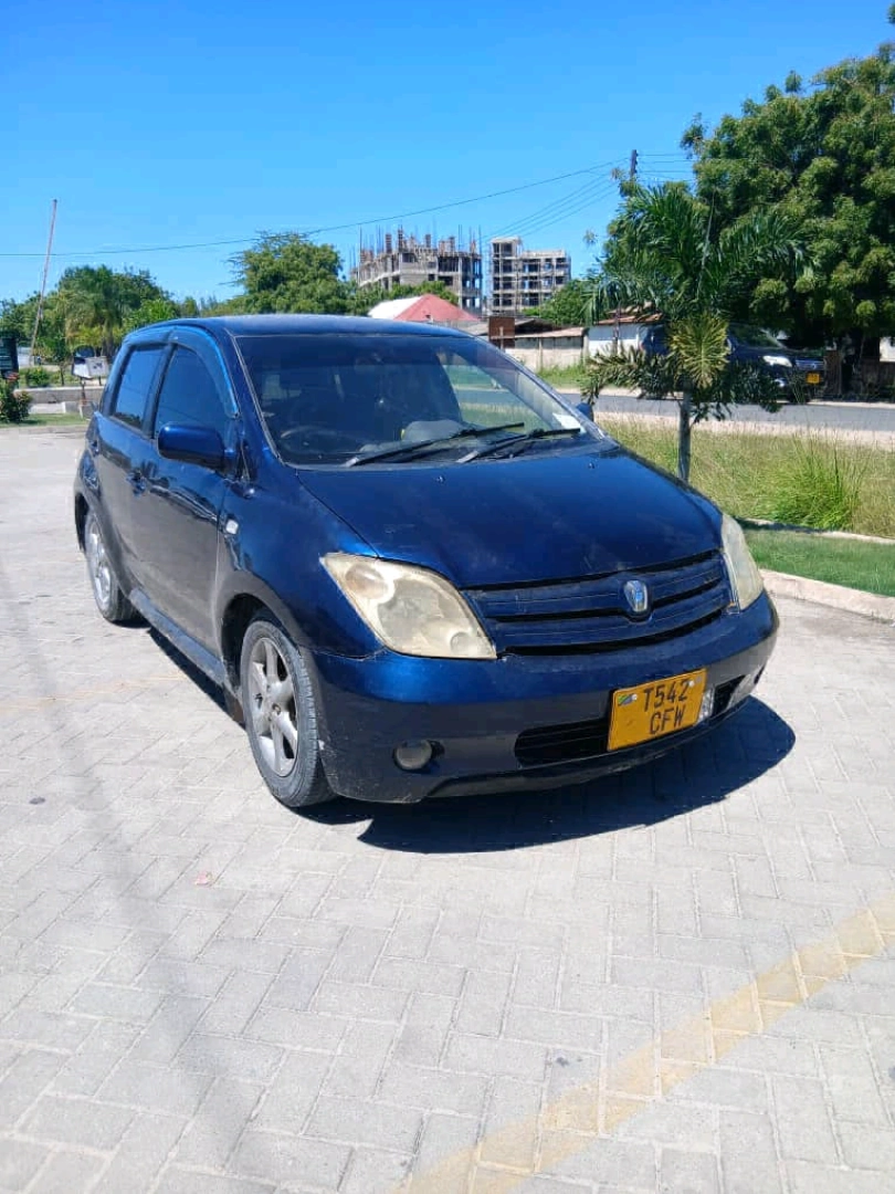 Toyota IST Dark Blue 1290cc for Sale