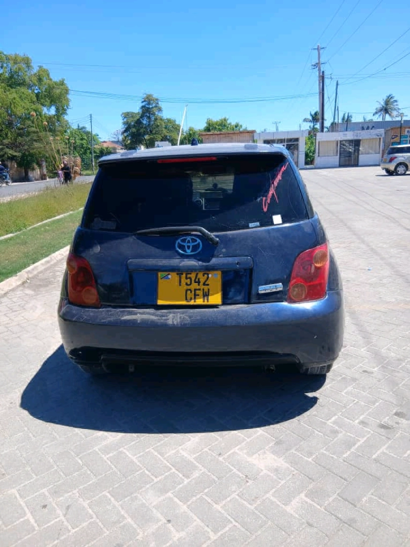 Toyota IST Dark Blue 1290cc for Sale thumbnail 2