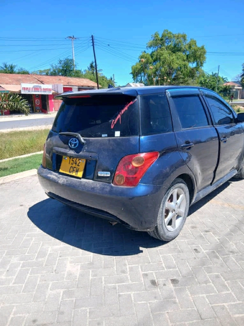 Toyota IST Dark Blue 1290cc for Sale thumbnail 5
