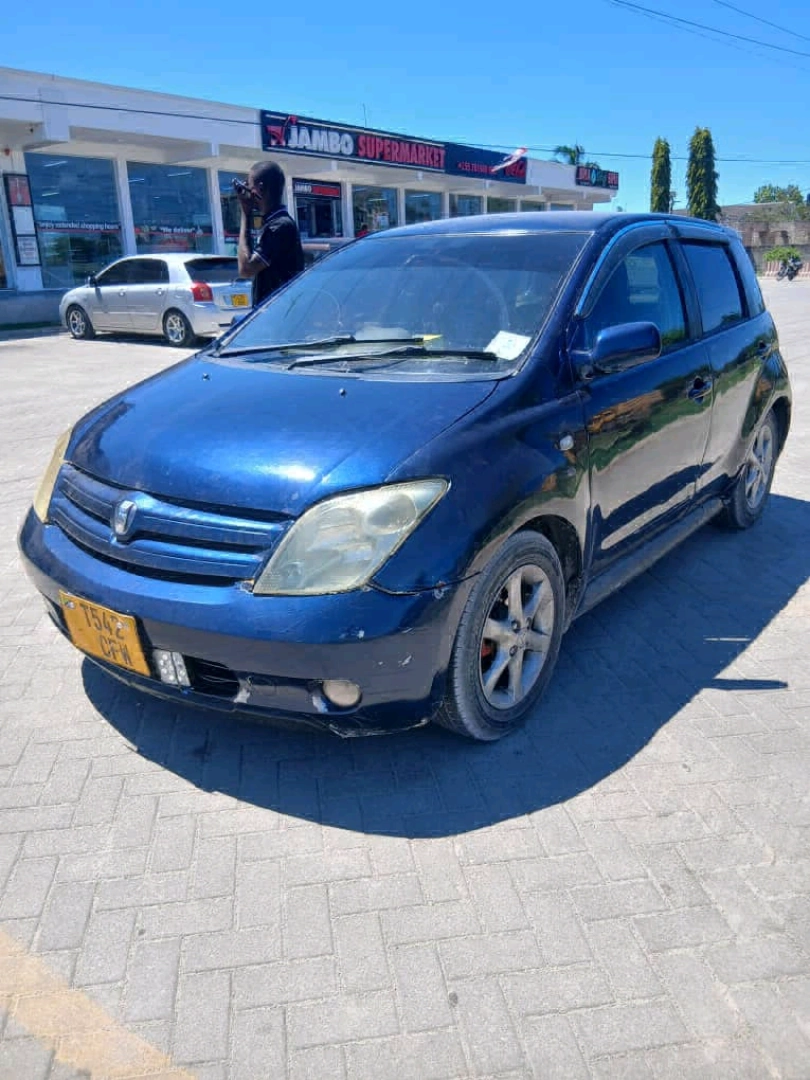Toyota IST Dark Blue 1290cc for Sale thumbnail 7