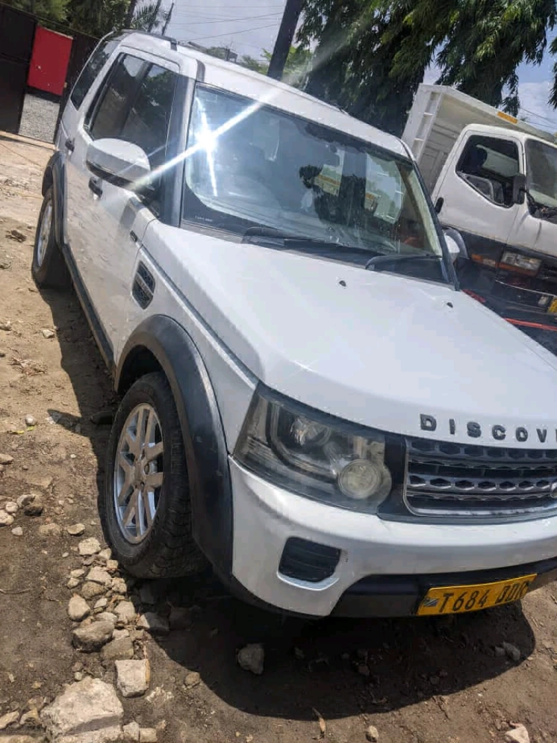 Land Rover Discovery 4 XS 2013 Model thumbnail 4