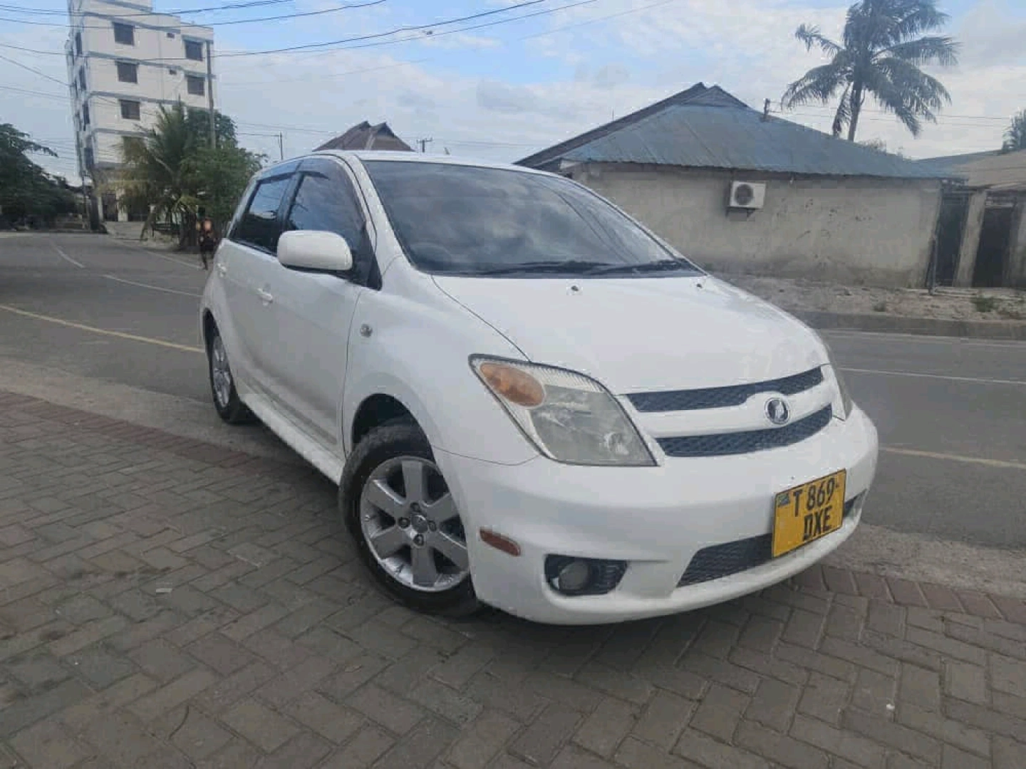 White Toyota Ist 2006 (1490 CC) for Sale thumbnail 4