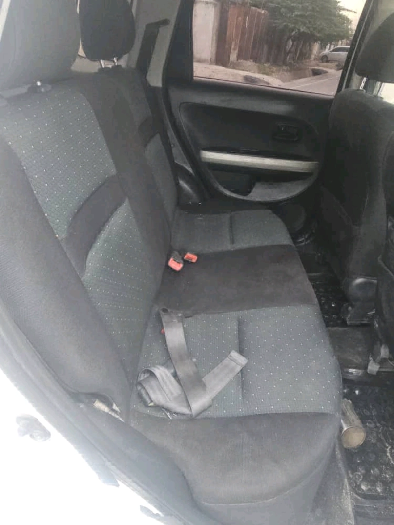 White Toyota Ist 2006 (1490 CC) for Sale thumbnail 7