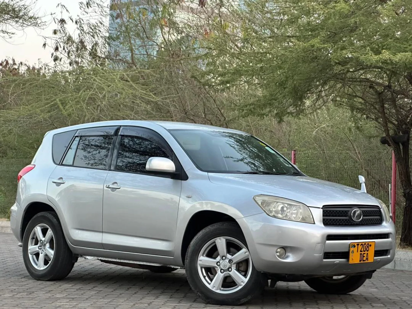 Toyota RAV4 2008 Silver SUV thumbnail 2