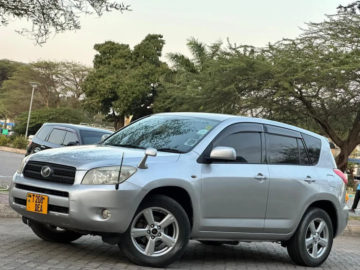 Toyota RAV4 2008 Silver SUV thumbnail 7