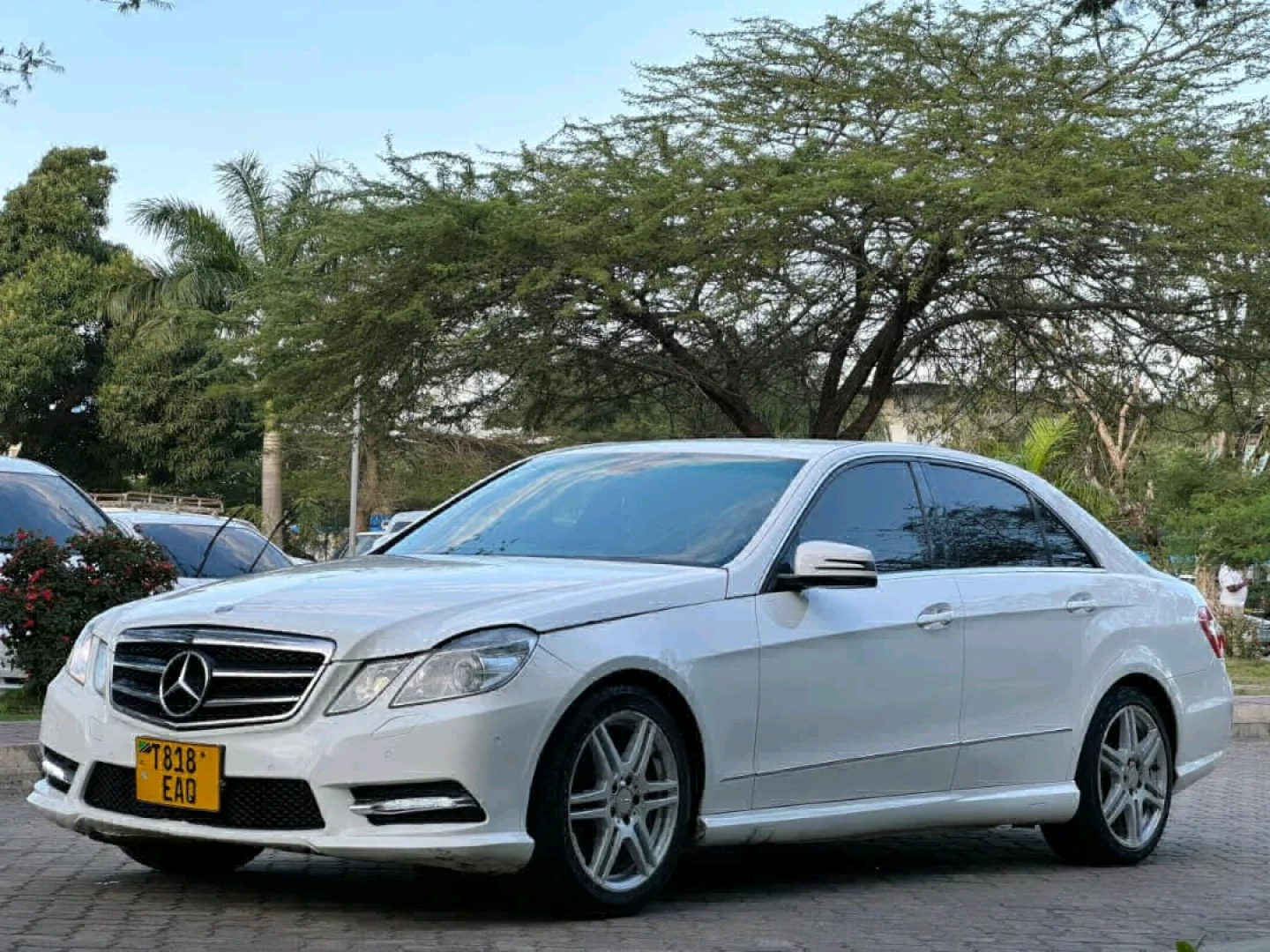 Mercedes Benz E Class 250 Sedan 2011 thumbnail 4