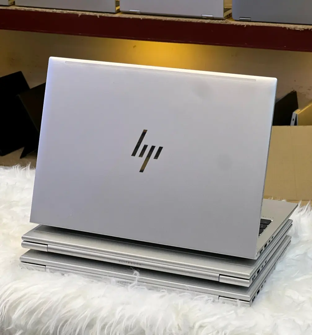 HP EliteBook 830 G9 Laptop i5 12th Gen 16GB/256GB Touchscreen thumbnail 2