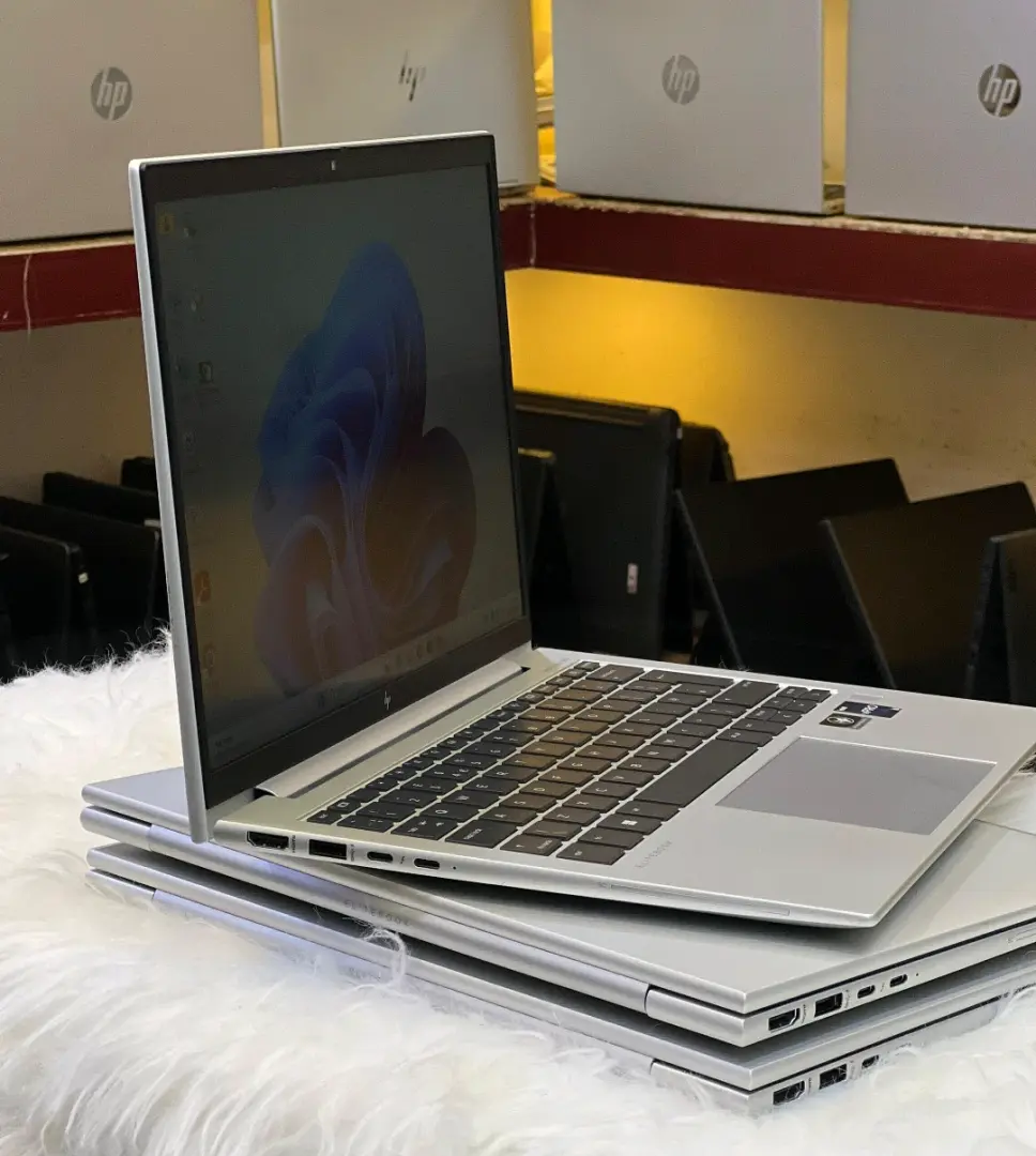 HP EliteBook 830 G9 Laptop i5 12th Gen 16GB/256GB Touchscreen thumbnail 3