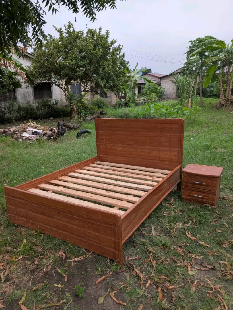 Kitanda cha Mninga 5x6 na Bedside thumbnail 2