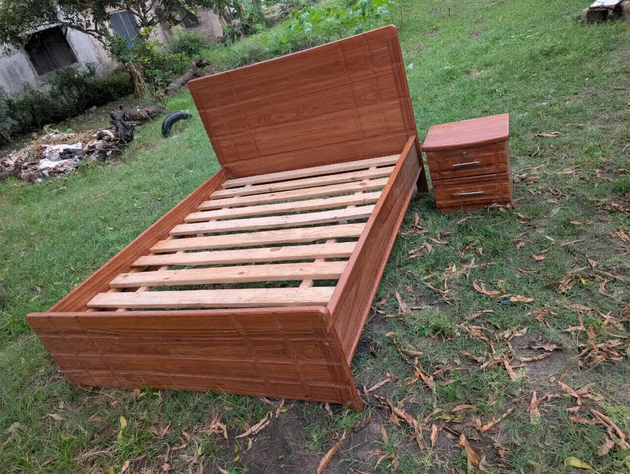 Kitanda cha Mninga 5x6 na Bedside thumbnail 5