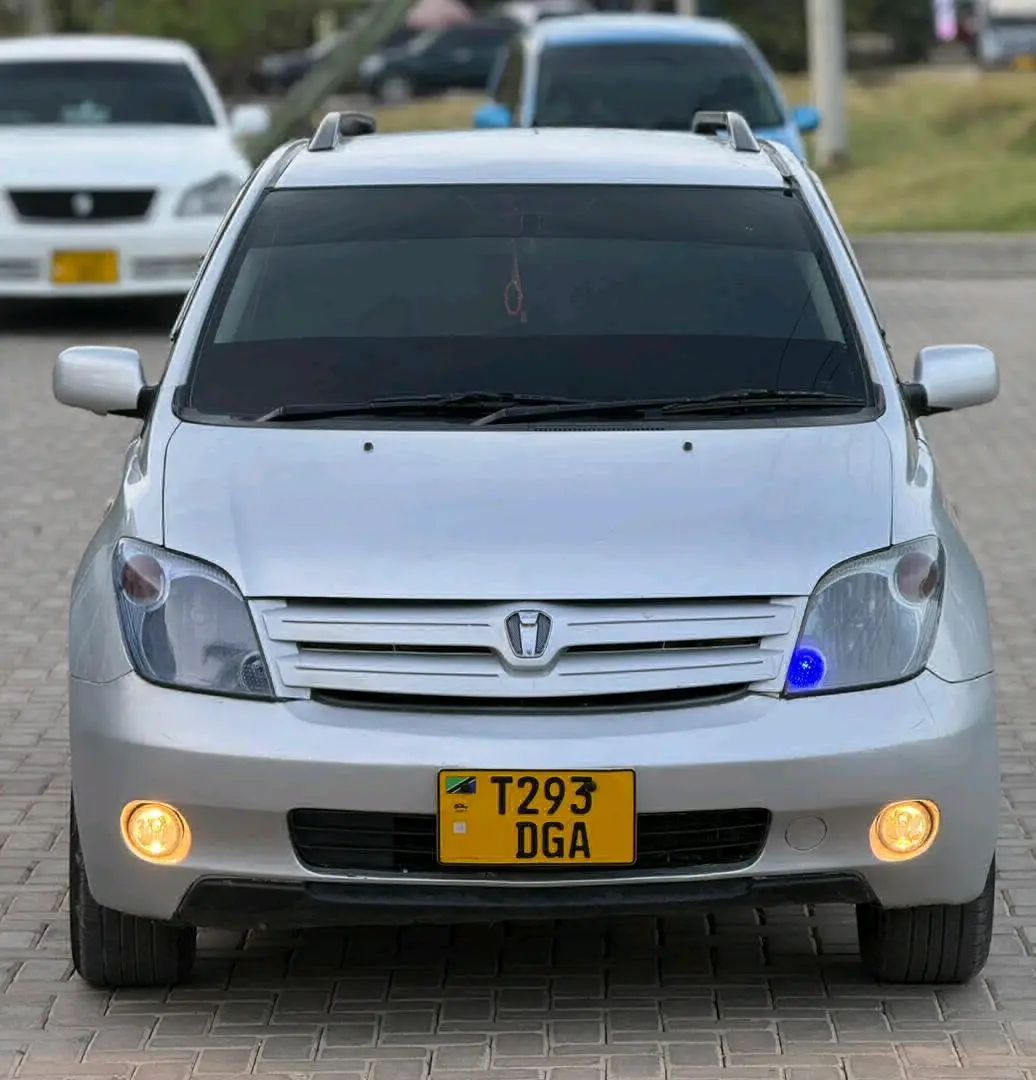 Toyota Ist Silver 1290cc AC Music System