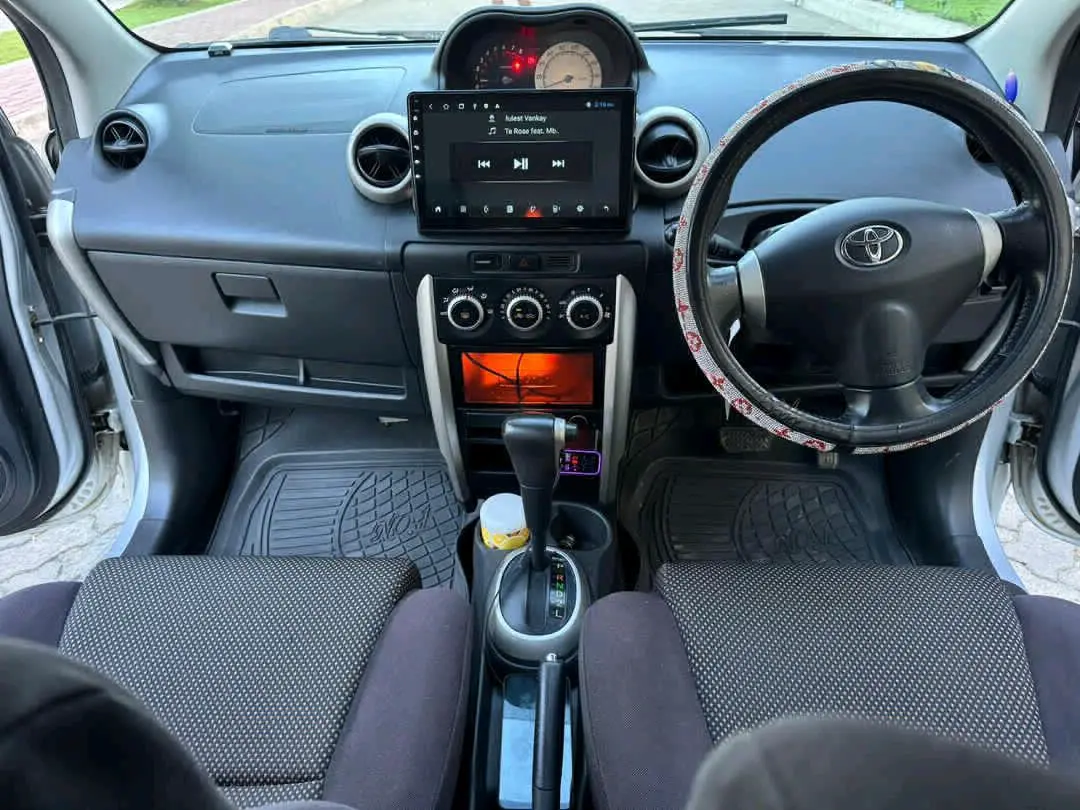 Toyota Ist 2004 Silver, 1290cc thumbnail 6