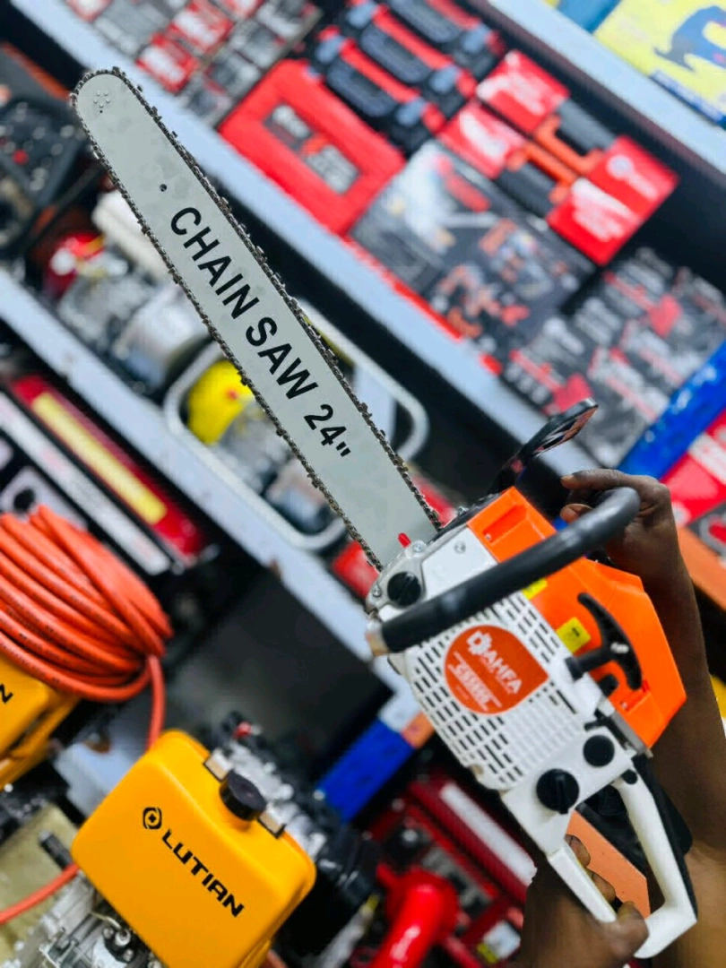 DAHFA 24-inch Gasoline Chainsaw CS 5800