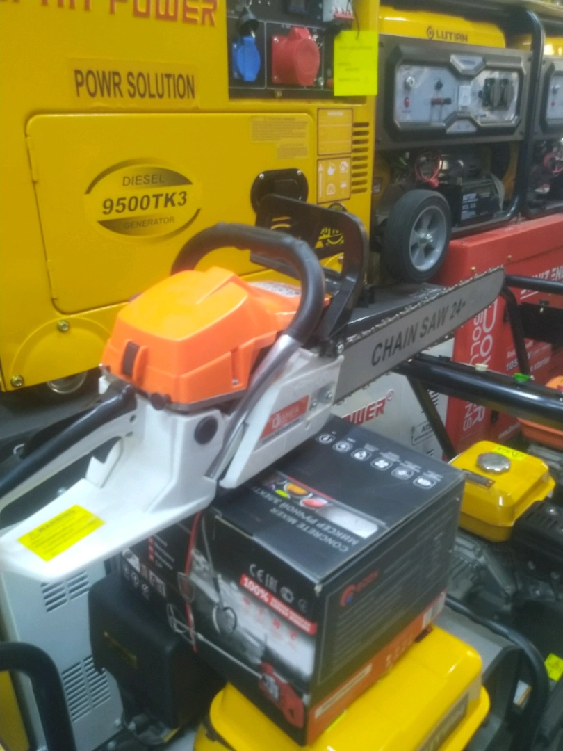 DAHFA 24-inch Gasoline Chainsaw CS 5800 thumbnail 2