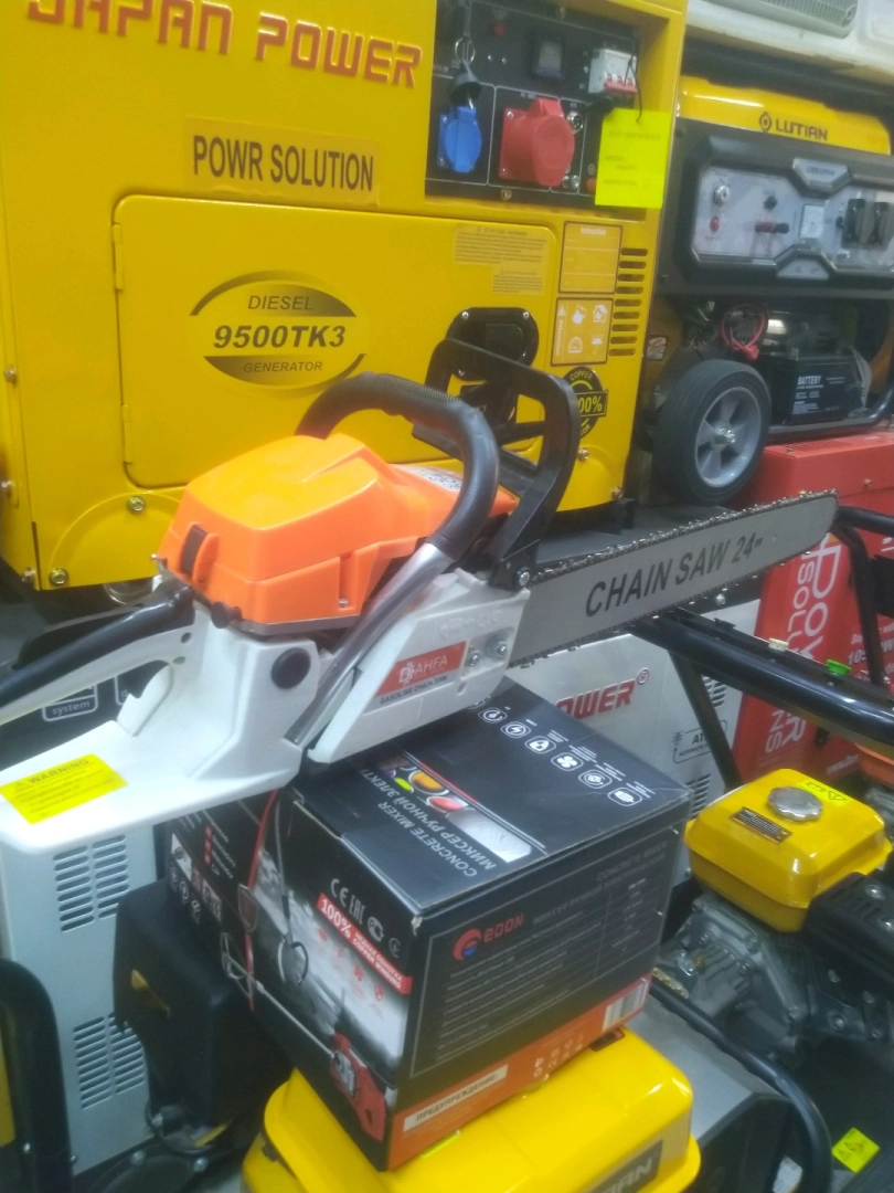 DAHFA 24-inch Gasoline Chainsaw CS 5800 thumbnail 4