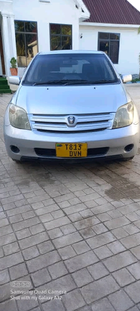 Silver Toyota IST Hatchback 1290cc, Very Clean thumbnail 9