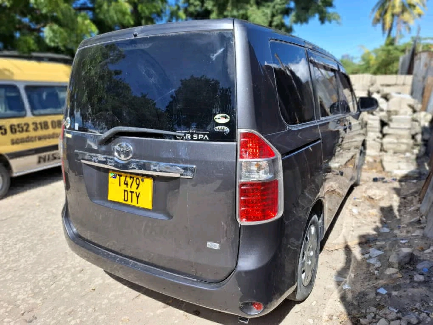 Toyota Noah 2008 Minivan thumbnail 2