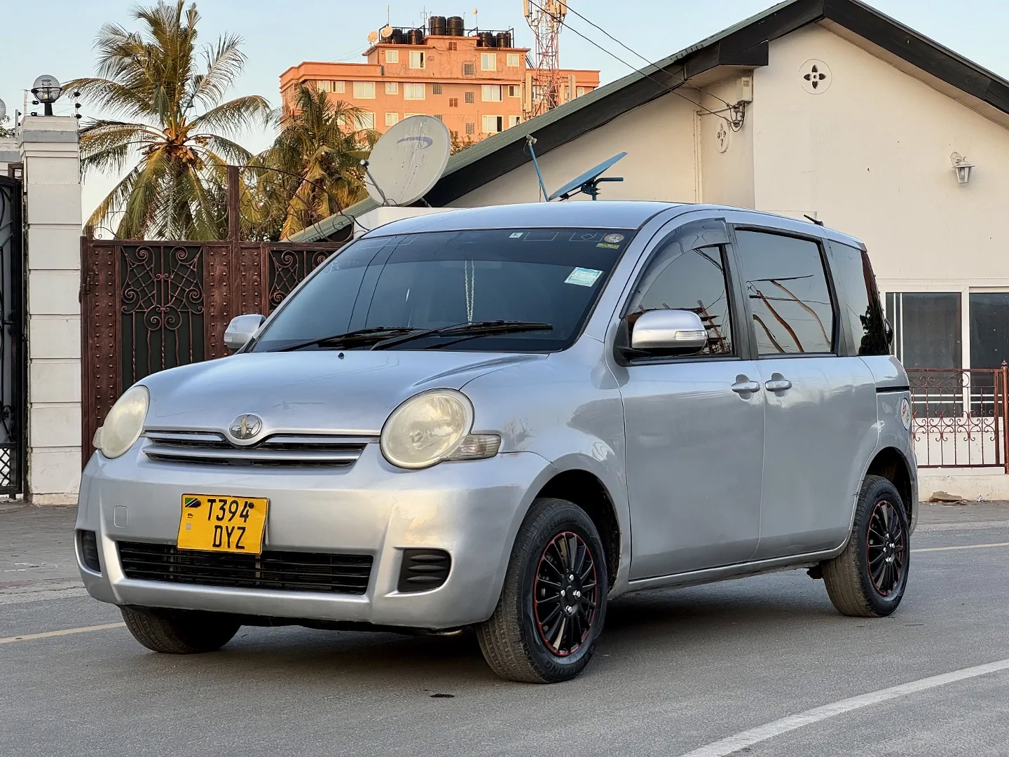 Toyota Sienta 2008 Silver Minivan