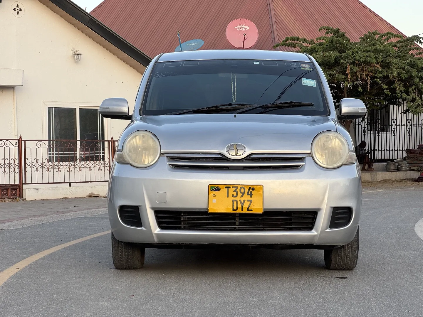 Toyota Sienta 2008 Silver Minivan thumbnail 2