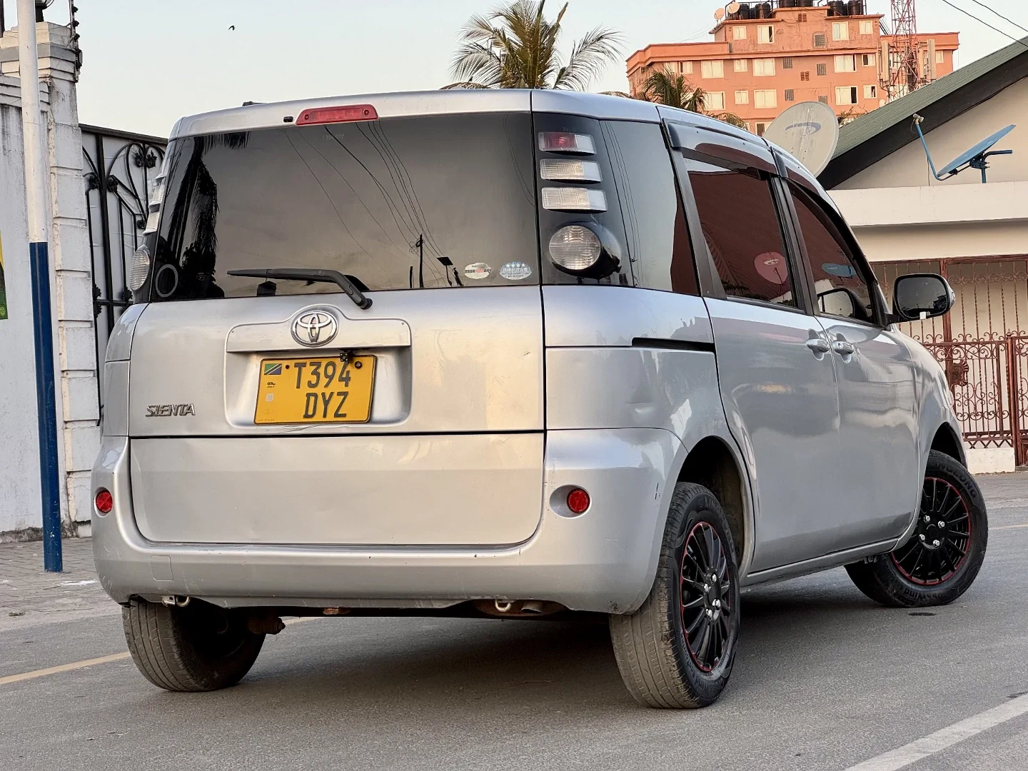 Toyota Sienta 2008 Silver Minivan thumbnail 6