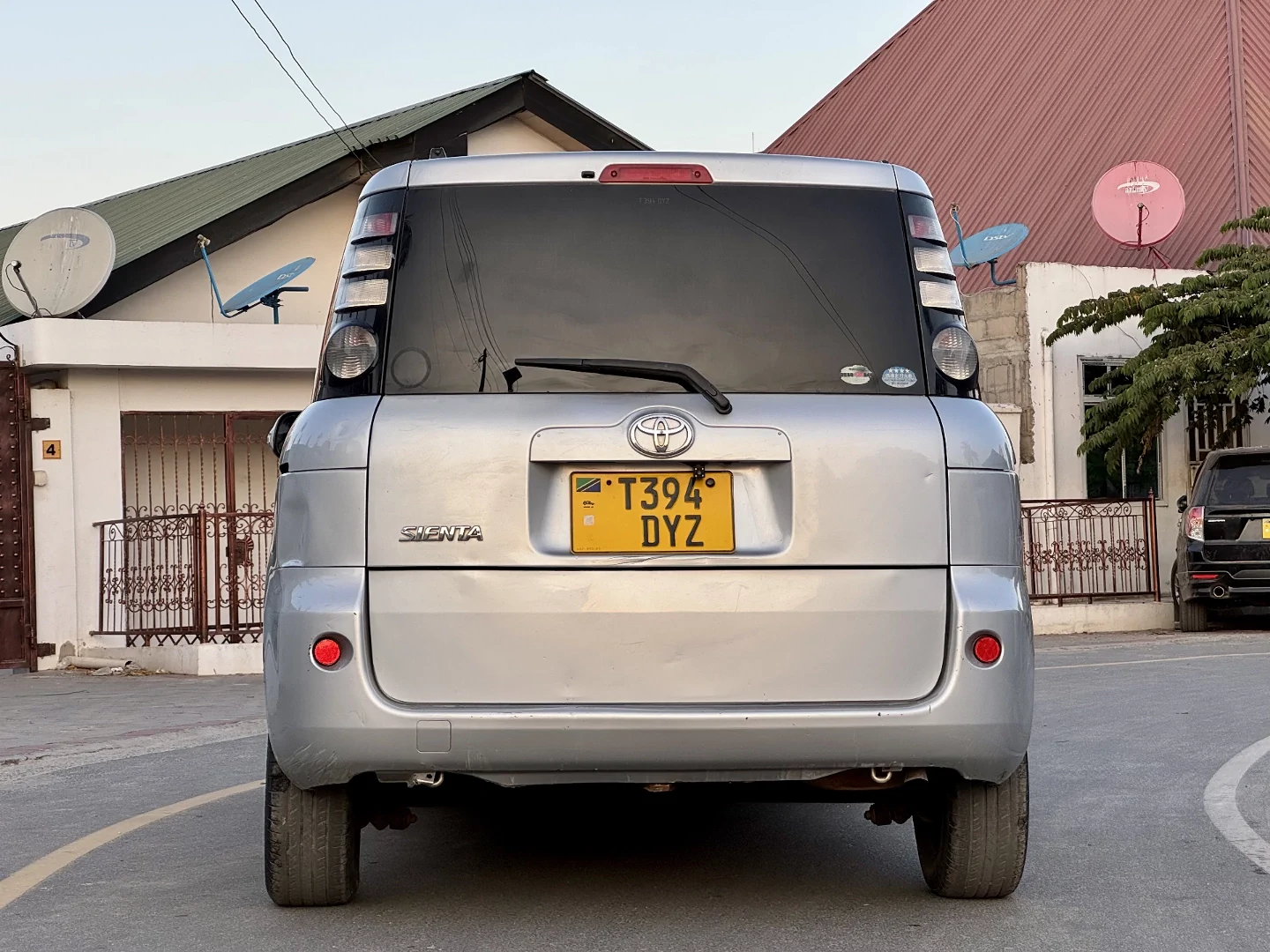 Toyota Sienta 2008 Silver Minivan thumbnail 7