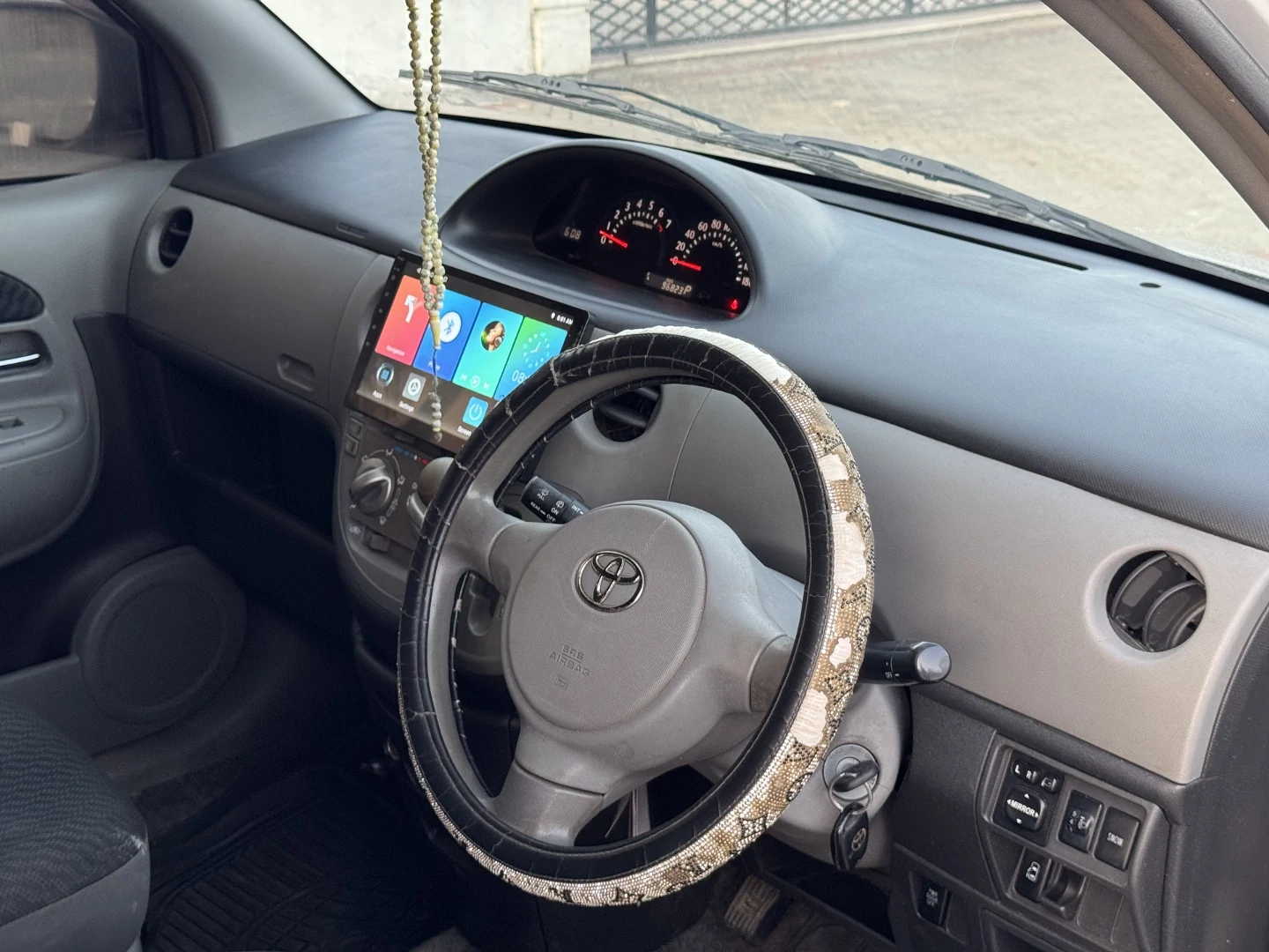 Toyota Sienta 2008 Silver Minivan thumbnail 9