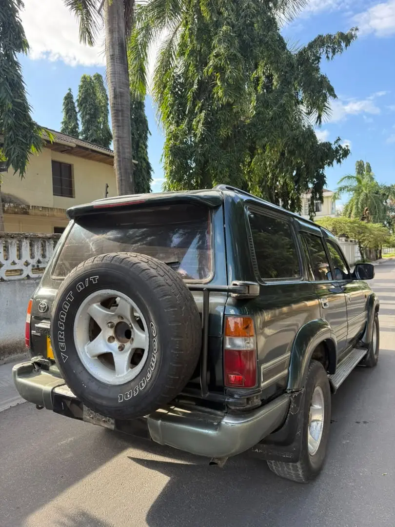 Toyota Land Cruiser VX (AQQ) thumbnail 2