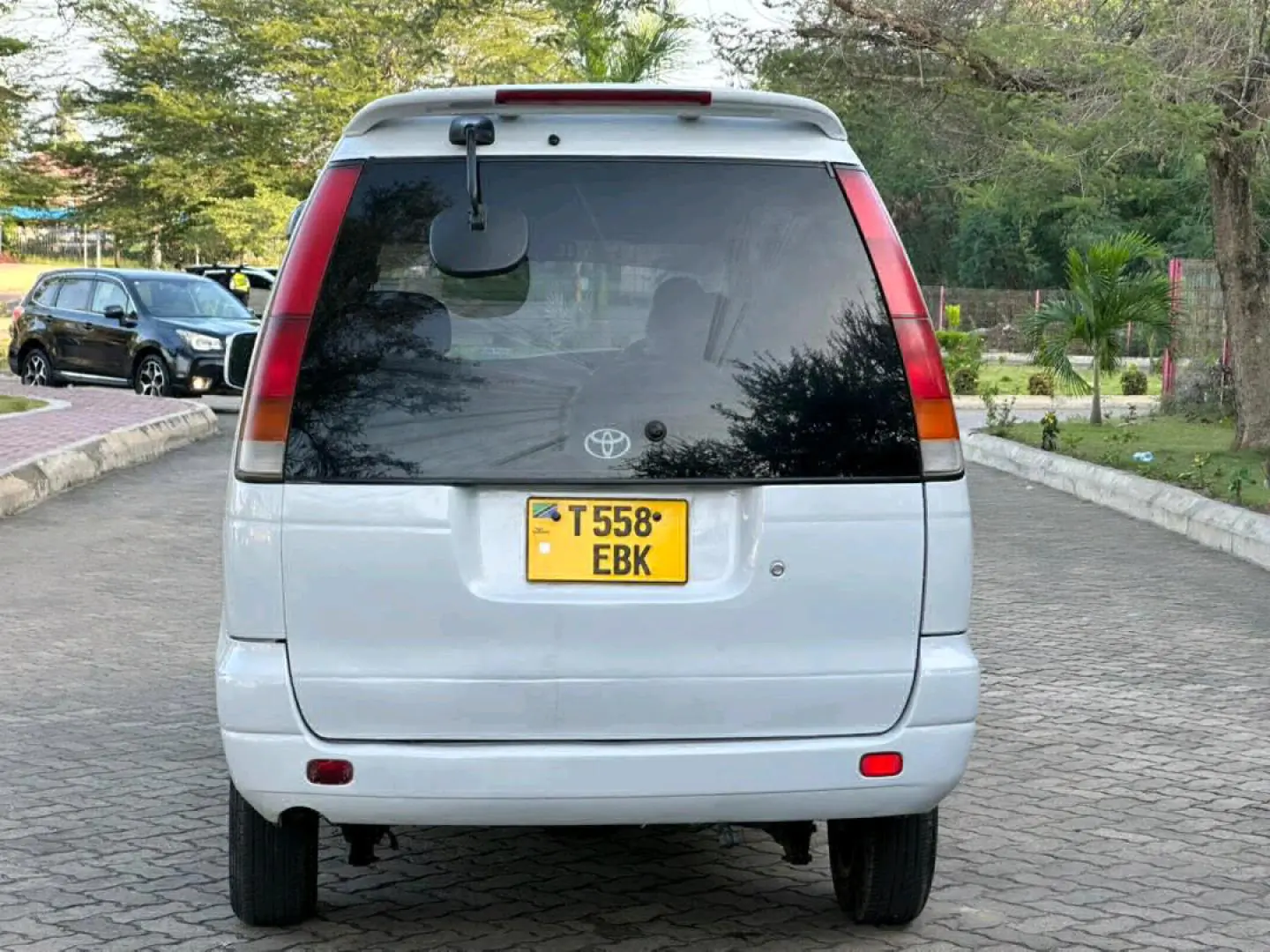 Toyota Noah SR40 2003 for Sale thumbnail 2