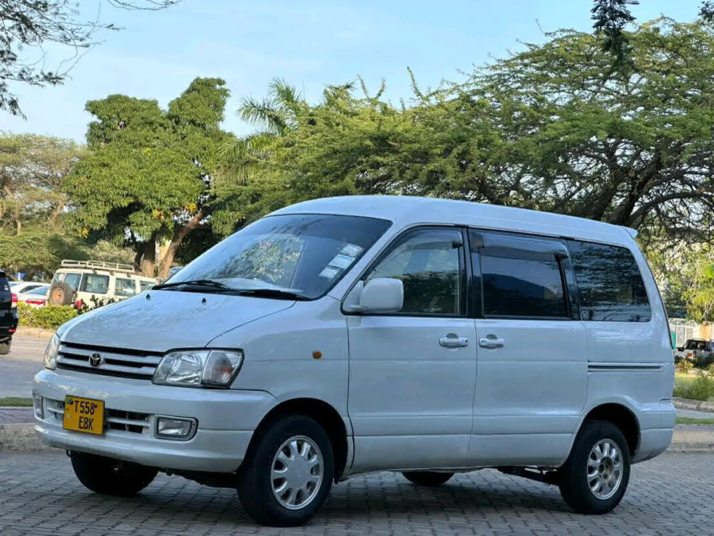 Toyota Noah SR40 2003 for Sale thumbnail 3