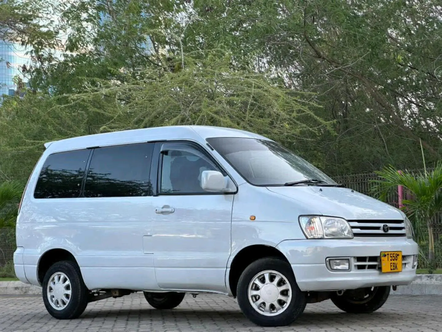 Toyota Noah SR40 2003 for Sale thumbnail 6