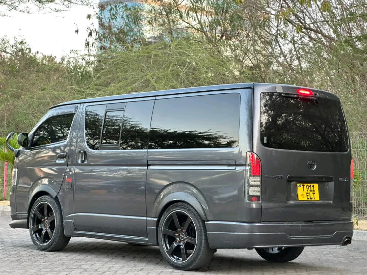 Toyota Hiace Quantum Van for Sale (Reg ELT) thumbnail 6